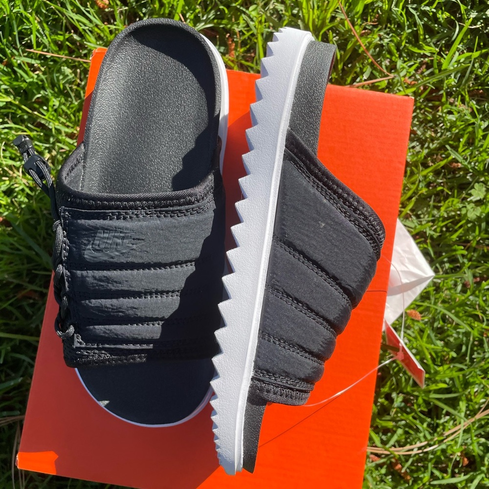 BRAND NEW!!Nike Black Slide Sandals